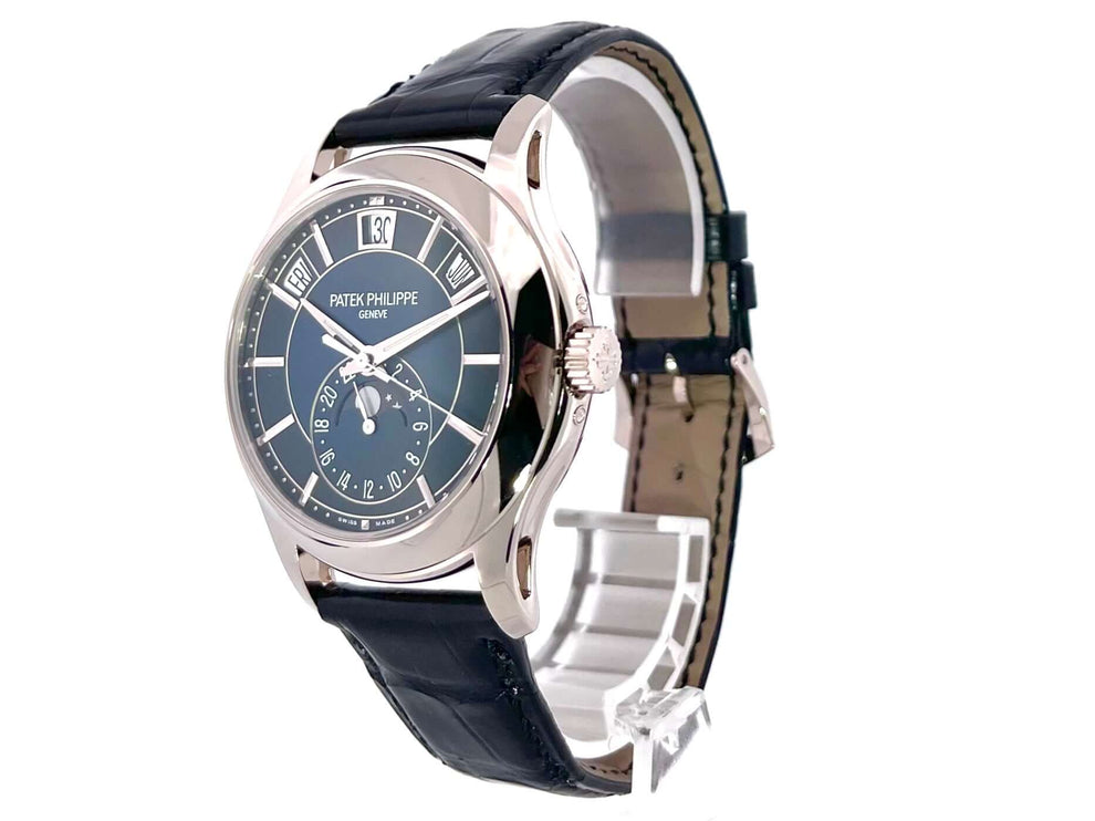 Patek Philippe Complications Annual Calendar Mondphase Ref. 5205G-013, 18 kt Weißgold, 40,5 mm Gehäuse, blaues Zifferblatt, schwarzes Lederarmband