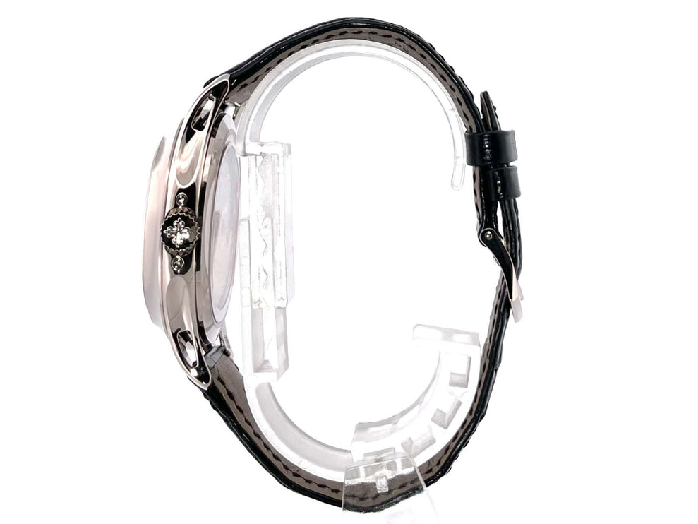 Seitenansicht der Patek Philippe Complications Annual Calendar Mondphase Ref. 5205G-013 aus 18 kt Weißgold mit schwarzem Lederband.