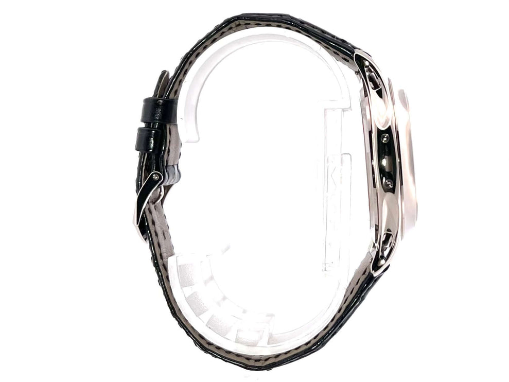 Seitenansicht der Patek Philippe Complications Annual Calendar Mondphase 5205G-013 mit schwarzem Lederband und Dornschließe.