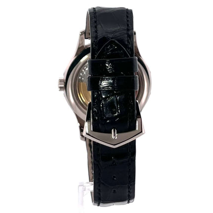 Rückseite der Patek Philippe Complications Annual Calendar Mondphase 5205G-013 mit schwarzem Lederband und Weissgold Gehäuse