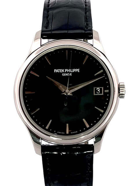 Patek Philippe Calatrava 5227G-010 in Weißgold mit schwarzem Alligatorlederarmband und schwarzem Zifferblatt.