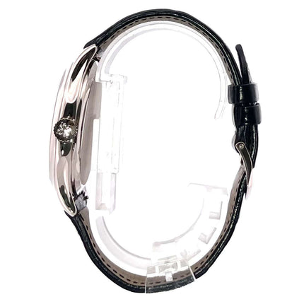 Patek Philippe Calatrava 5227G-010 aus Weißgold, Seitenansicht mit schwarzem Alligatorleder Armband und Dornschließe