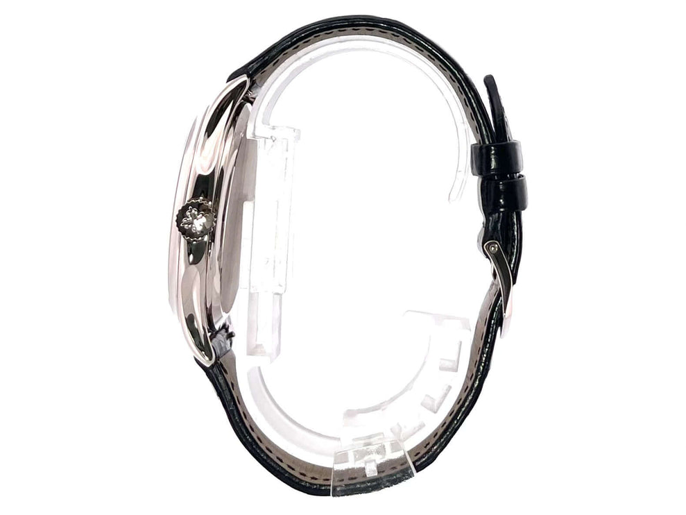 Patek Philippe Calatrava 5227G-010 aus Weißgold, Seitenansicht mit schwarzem Alligatorleder Armband und Dornschließe