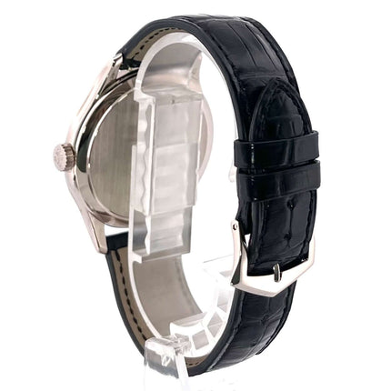 Patek Philippe Calatrava 5227G-010 18 kt Weißgold Uhr mit schwarzem Alligatorleder Armband und Dornschließe, Seitenansicht.