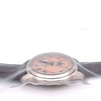 Patek Philippe Grandes Complications 5320G-011 18kt Weißgoldgehäuse, opalfarbenes Zifferblatt, braunes Alligatorlederarmband mit Faltschließe.