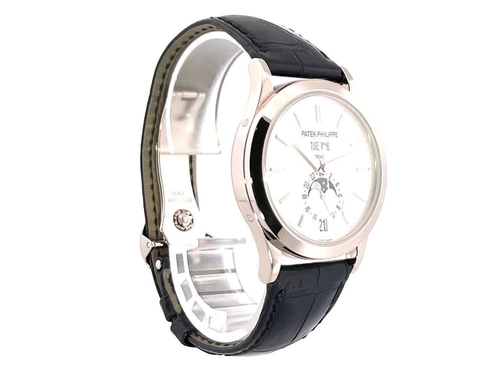 Patek Philippe Complications Annual Calendar Mondphase 5396G-011 in 18 kt Weißgold Gehäuse mit schwarzem Lederband und silberfarbenem Zifferblatt