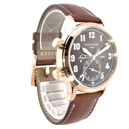 Patek Philippe Calatrava Pilot Travel Time 5524R-001 Uhr in 18 kt Roségold mit braunem Lederarmband und braunem Zifferblatt.