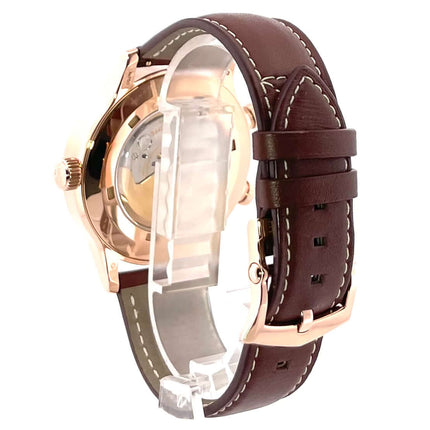 Patek Philippe Calatrava Pilot Travel Time 5524R-001, Rückansicht, braunes Lederarmband, 18 kt Roségold Gehäuse und Dornschließe.