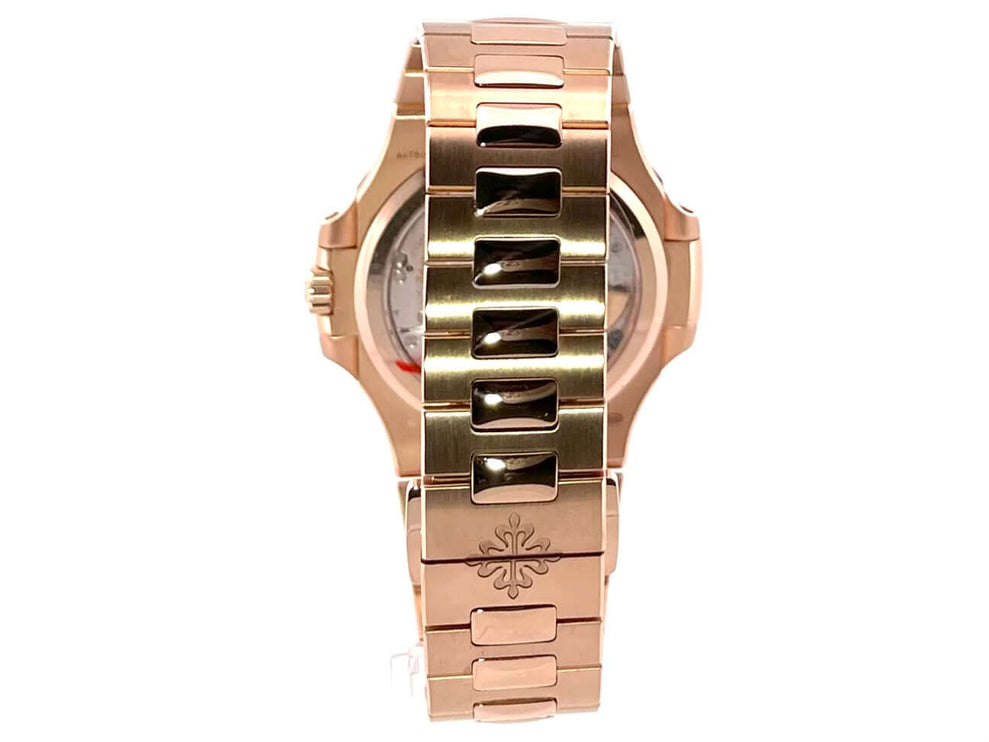 Rückansicht der Patek Philippe Nautilus Roségold 5712/1R-001 mit 18 kt Roségoldpoliertem Armband und Faltschließe