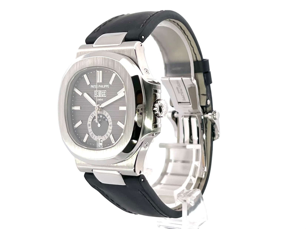 Patek Philippe Nautilus 5726A-001 Jahreskalender Mondphase, Edelstahlgehäuse, schwarzes Zifferblatt, schwarzes Lederarmband, Uhr aus 2010.