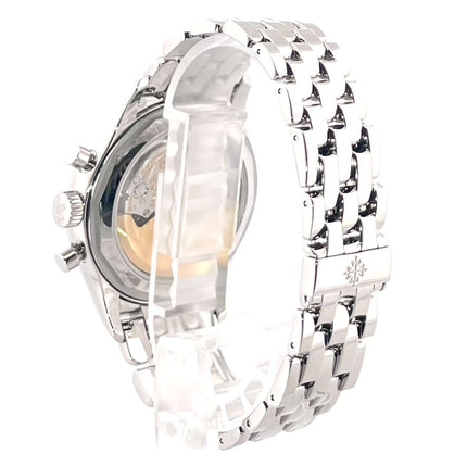 Rückseite der Patek Philippe Annual Calendar 5960/1A-001 mit poliertem Edelstahlgehäuse und -armband, Sicht auf Uhrwerk