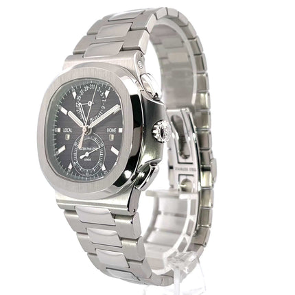 Patek Philippe Nautilus 5990/1A-001 Travel Time, poliertes und satiniertes Edelstahlgehäuse, schwarzes Zifferblatt mit Leuchtindizes, Automatikwerk.