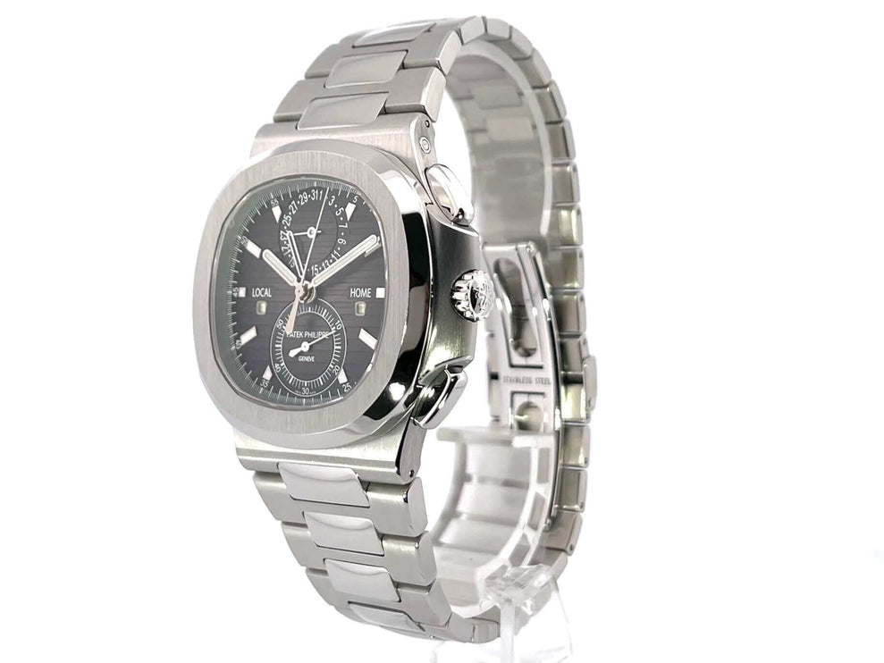 Patek Philippe Nautilus 5990/1A-001 Travel Time, poliertes und satiniertes Edelstahlgehäuse, schwarzes Zifferblatt mit Leuchtindizes, Automatikwerk.