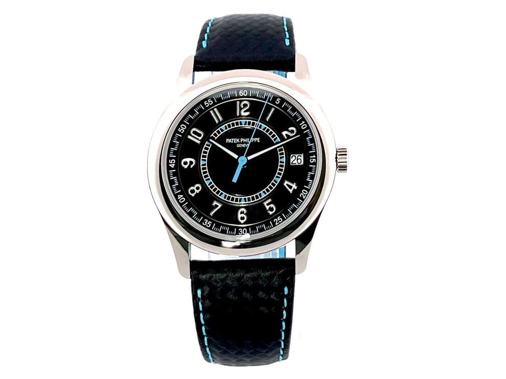 Patek Philippe Calatrava Weißgold 6007G-011, 18 kt Weißgoldgehäuse, schwarzes Zifferblatt mit arabischen Ziffern und schwarzem Lederarmband.