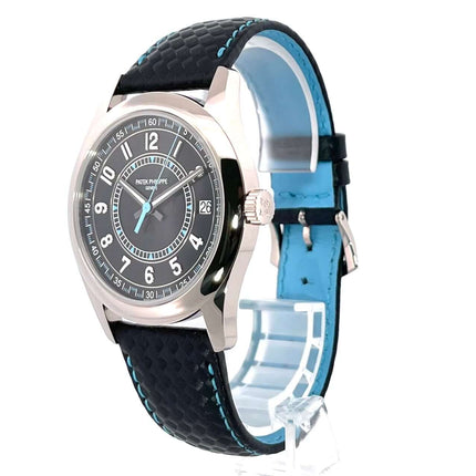 Patek Philippe Calatrava Weißgold 6007G-011 mit schwarzem Zifferblatt und schwarzem Lederarmband, Gehäuse aus 18 kt Weißgold, 40 mm Durchmesser.