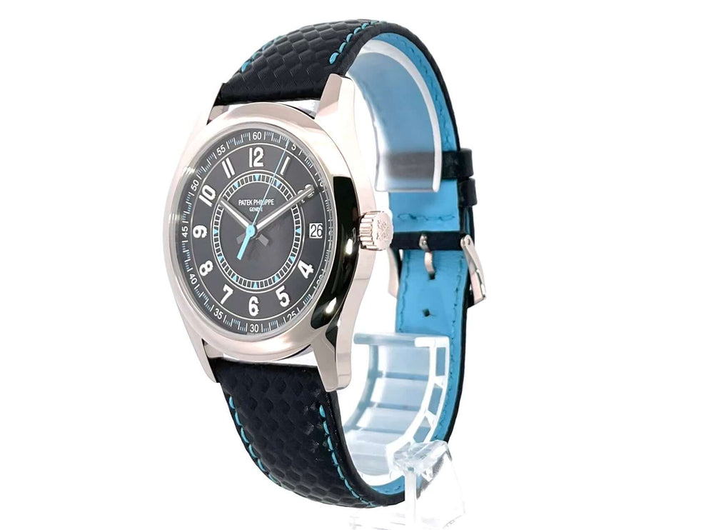 Patek Philippe Calatrava Weißgold 6007G-011 mit schwarzem Zifferblatt und schwarzem Lederarmband, Gehäuse aus 18 kt Weißgold, 40 mm Durchmesser.