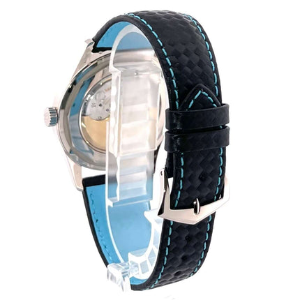 Rückansicht der Patek Philippe Calatrava Weißgold 6007G-011 mit schwarzem Lederarmband und 18 kt Weißgolddornschließe.