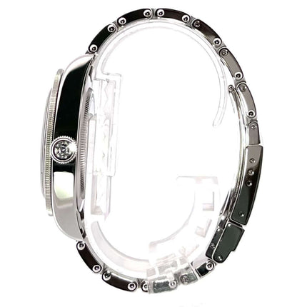 Seitliche Ansicht der Tudor Heritage Black Bay Fifty-Eight 79030N-0001 Edelstahlgehäuse mit polierter und satinierter Oberfläche und schwarzer Lünette.