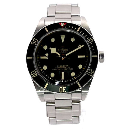 Tudor Heritage Black Bay Fifty-Eight 79030N-0001 Uhr mit Edelstahlgehäuse und schwarzem Zifferblatt, 39mm Durchmesser, auf weißem Hintergrund