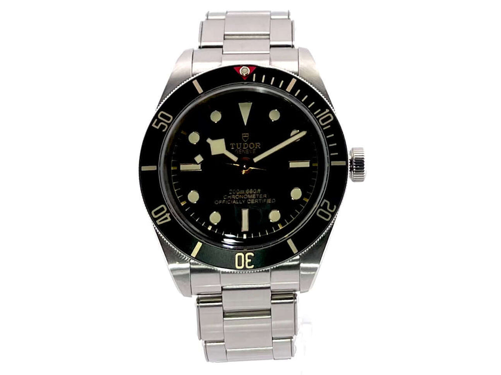 Tudor Heritage Black Bay Fifty-Eight 79030N-0001 Uhr mit Edelstahlgehäuse und schwarzem Zifferblatt, 39mm Durchmesser, auf weißem Hintergrund