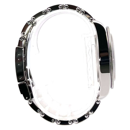 Seitlicher Blick auf Tudor Heritage Black Bay Fifty-Eight 79030N-0001 mit Edelstahlgehäuse und Sicherheitsfaltschließe