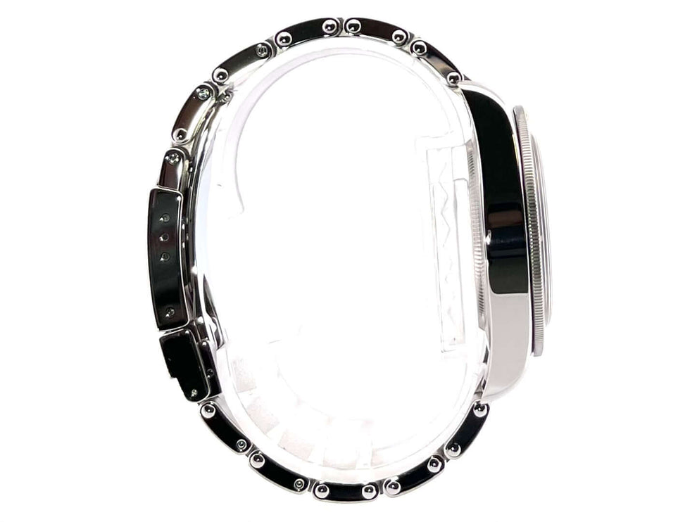 Seitlicher Blick auf Tudor Heritage Black Bay Fifty-Eight 79030N-0001 mit Edelstahlgehäuse und Sicherheitsfaltschließe