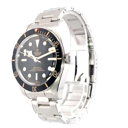 Tudor Heritage Black Bay Fifty-Eight 79030N-0001 aus Edelstahl mit schwarzem Zifferblatt und Leuchtindizes, einseitig drehbarer Lünette.