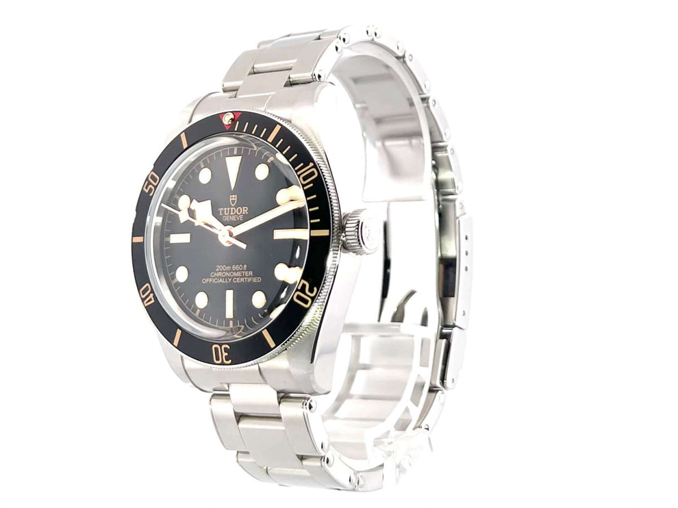 Tudor Heritage Black Bay Fifty-Eight 79030N-0001 aus Edelstahl mit schwarzem Zifferblatt und Leuchtindizes, einseitig drehbarer Lünette.