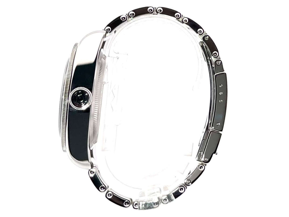 Seitenansicht der Tudor Heritage Black Bay 79230B-0001, Edelstahlgehäuse und Armband, sichtbare Krone und Schließe.