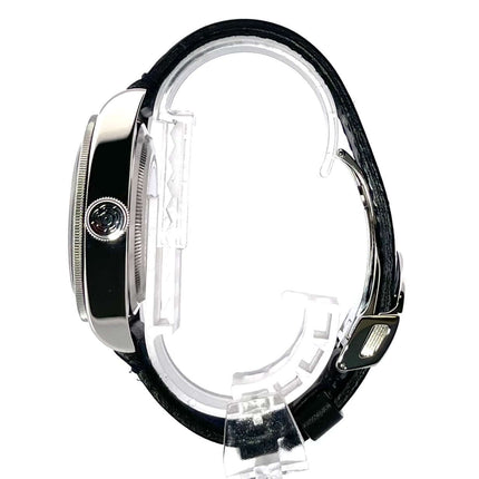 Seitliche Ansicht Tudor Heritage Black Bay 79230B-0002 mit Edelstahlgehäuse und Lederarmband