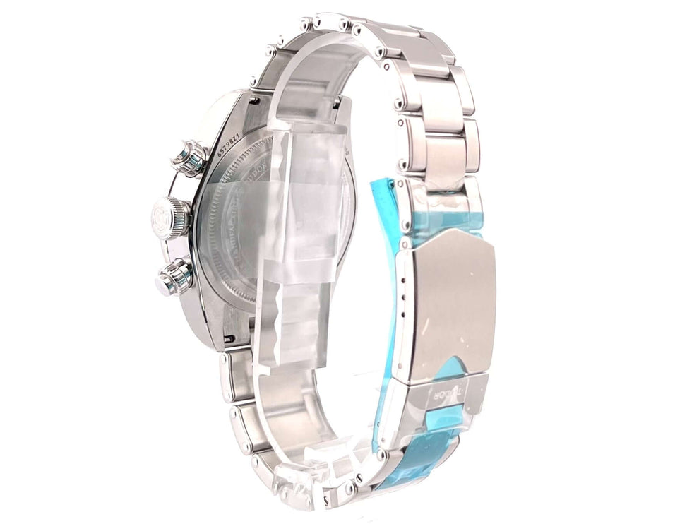 Rückseite der Tudor Heritage Black Bay Chrono 79360N-0002 aus Edelstahl mit Faltschließe und blauer Schutzfolie