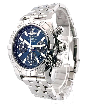 Breitling Chronomat 44 Ref. AB011012 (A011C89PA), Edelstahlgehäuse, blaues Zifferblatt, poliertes Edelstahlarmband, Chronographenfunktion.