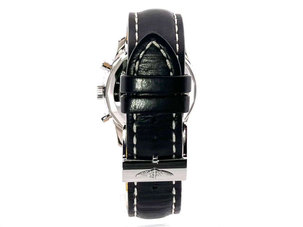 Rückansicht der Breitling Navitimer 1 Chronograph 41 Aurora Blue mit schwarzem Lederband und Dornschließe.