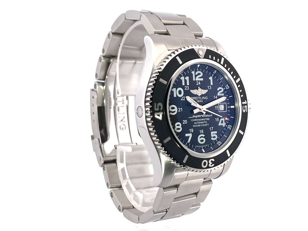 Breitling Superocean II 44 Edelstahl Uhr mit schwarzem Zifferblatt und Professional III Edelstahl Armband.