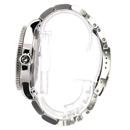 Seitenansicht der Breitling Superocean II 44 mit Edelstahlgehäuse und Professional III Edelstahlarmband