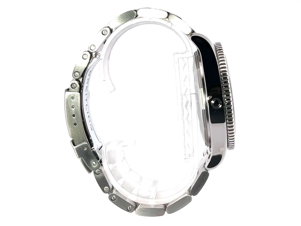 Seite der polierten und satinierten Edelstahlgehäuse Breitling Superocean II 44 Armbanduhr mit Faltschließe.