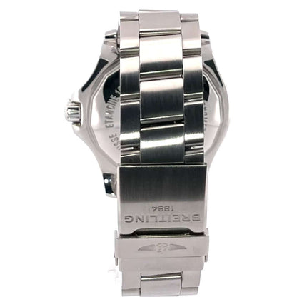 Rückansicht der Breitling Superocean II 44 A17392D7.BD68.162A mit Edelstahlgehäuse und Professional III Armband.