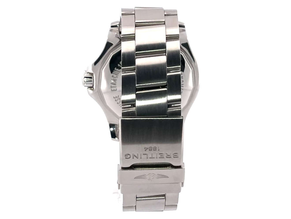 Rückansicht der Breitling Superocean II 44 A17392D7.BD68.162A mit Edelstahlgehäuse und Professional III Armband.