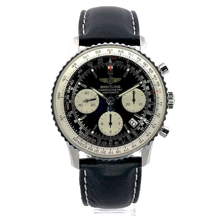 Breitling Navitimer Chronograph A23322 mit poliertem Edelstahlgehäuse, schwarzem Zifferblatt und Aftermarket Lederband.