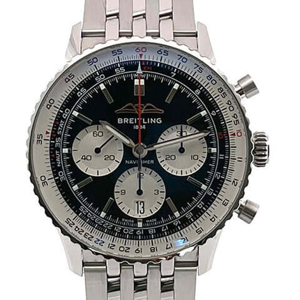 Breitling Navitimer B01 Chronograph 43 AB0138211B1A1 mit Edelstahlgehäuse und poliertem Edelstahlband, schwarzes Zifferblatt, silberfarbene Totalisatoren.