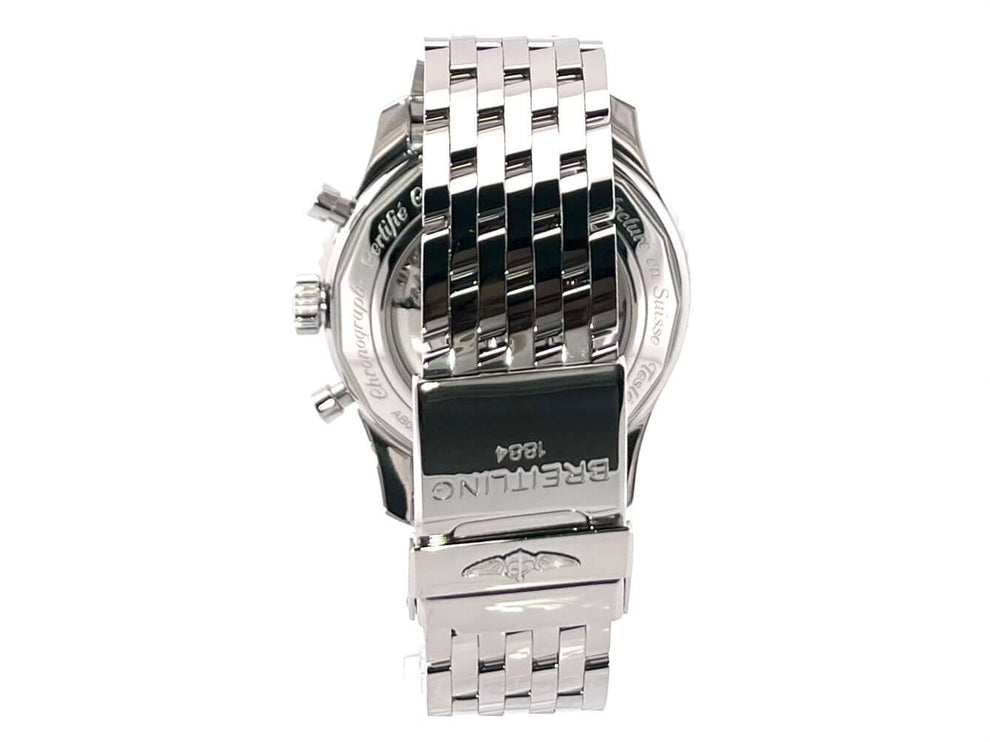 Rückseite des Breitling Navitimer GMT AB044121.BD24.443A mit poliertem Edelstahlarmband und Faltschließe