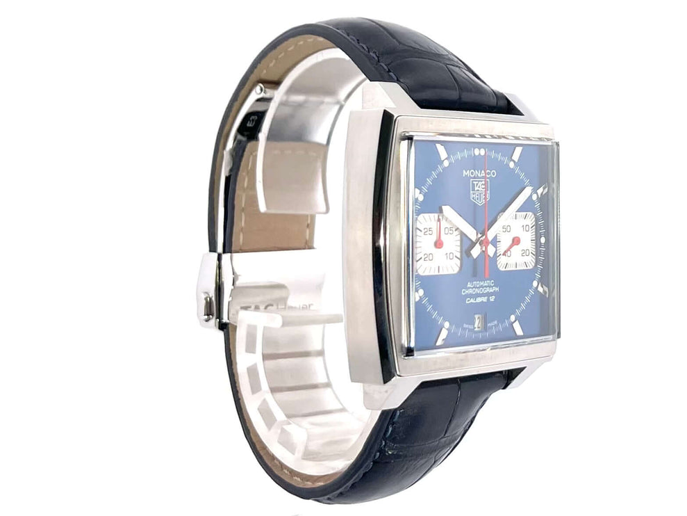 TAG Heuer Monaco Automatik Chronograph CAW2111.FC6183 aus Edelstahl mit blauem Zifferblatt und dunkelblauem Krokolederarmband, Seitenansicht