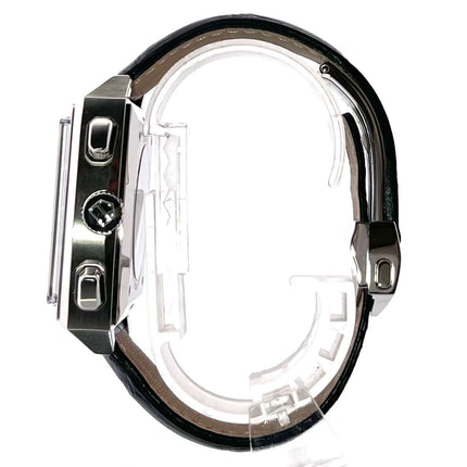 Seitenansicht der TAG Heuer Monaco Automatik Chronograph CAW2111.FC6183 mit dunkelblauem Krokoleder Armband