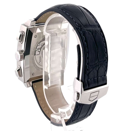 Rückansicht der TAG Heuer Monaco Automatik Chronograph CAW2111.FC6183 mit dunkelblauem Krokolederarmband und polierten Edelstahlgehäuse.