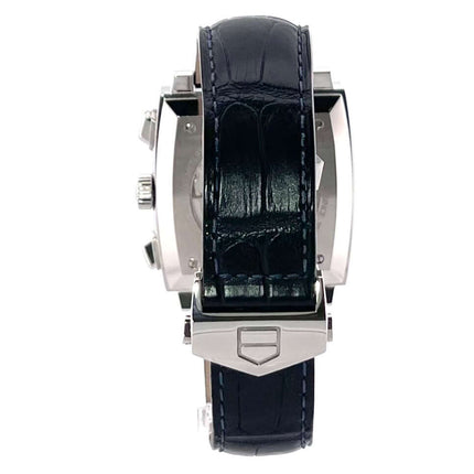 Rückansicht der TAG Heuer Monaco Automatik Chronograph CAW2111.FC6183 mit dunkelblauem Krokoleder Armband und poliertem Edelstahlgehäuse.