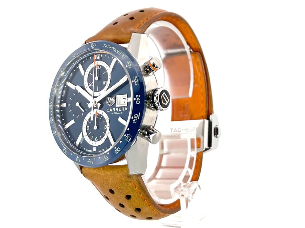 TAG Heuer Carrera Calibre 16 Chronograph CBM2112.FC6455 mit blauem Zifferblatt, Tachymeter-Lünette und braunem Lederarmband