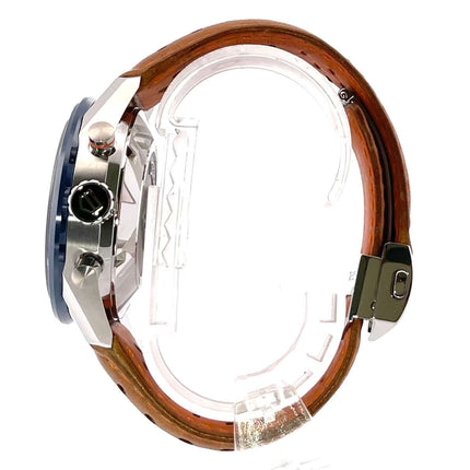 Seitenansicht der TAG Heuer Carrera Calibre 16 Chronograph CBM2112.FC6455 mit braunem Lederband und blauer Keramik Lünette