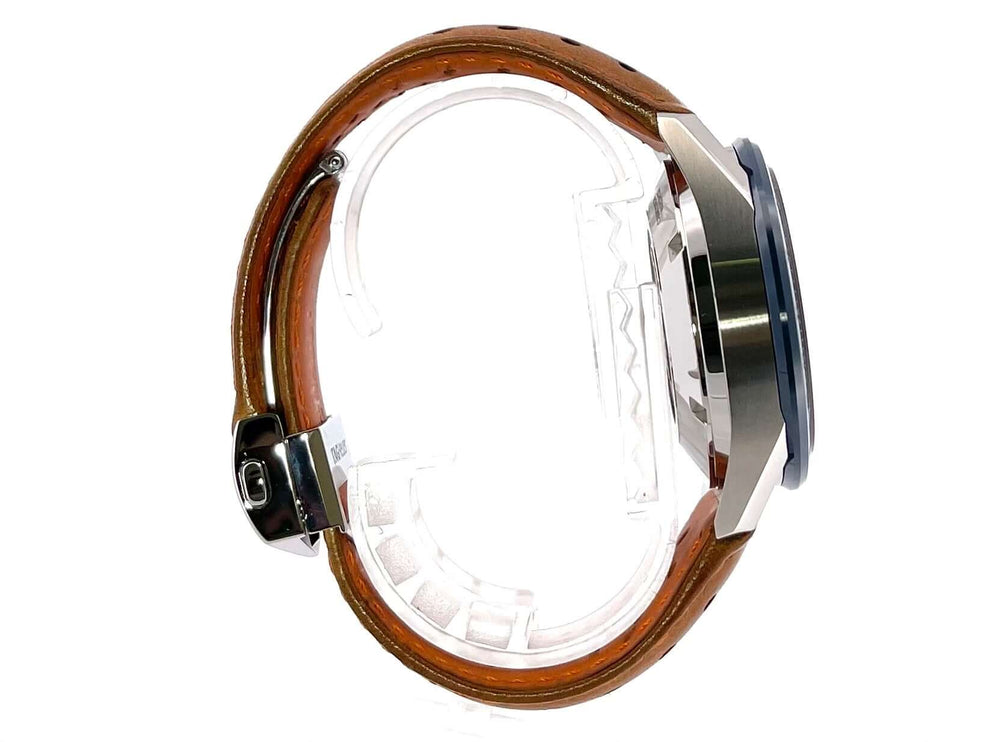 TAG Heuer Carrera Calibre 16 Automatik Chronograph CBM2112.FC6455, Seitenansicht mit braunem Lederband und Edelstahlgehäuse.