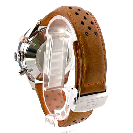 Rückseite der TAG Heuer Carrera Calibre 16 Chronograph Armbanduhr mit braunem Lederband und Faltschließe