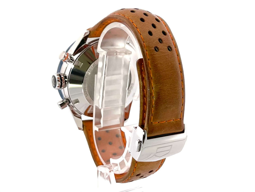 Rückseite der TAG Heuer Carrera Calibre 16 Chronograph Armbanduhr mit braunem Lederband und Faltschließe